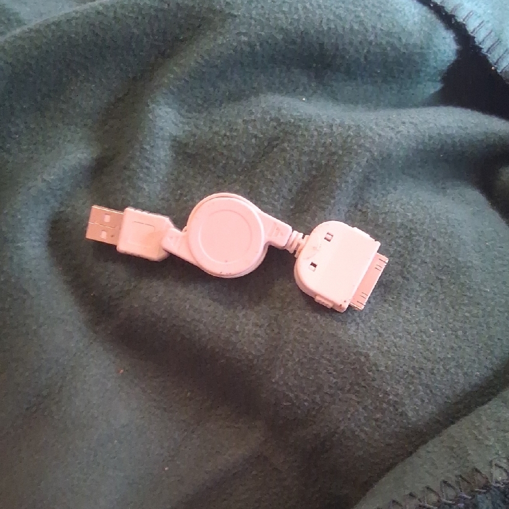 Compact White Retractable USB Charging Cable - Picture 2 of 2